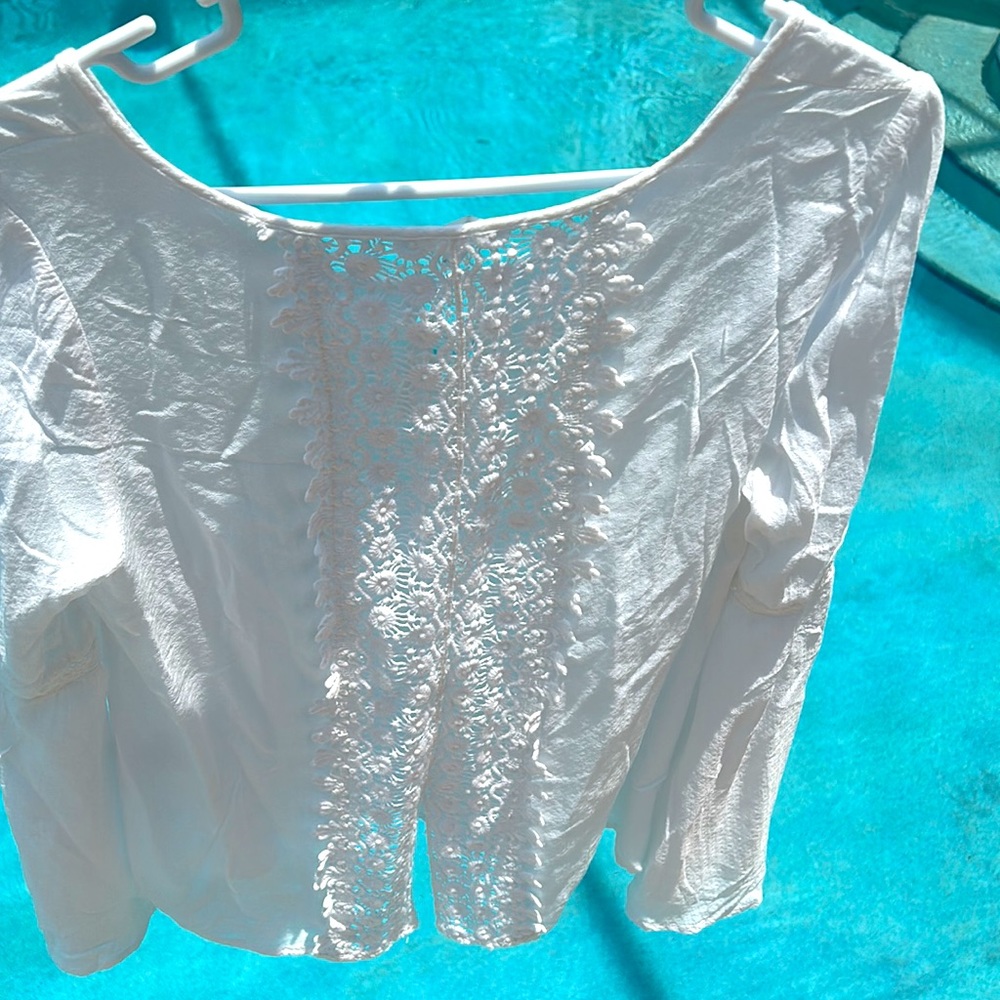 Aeropostale S Like New eyelet Bell Sleeves White Boho Blouse Shirt Lightweight - Picture 14 of 17